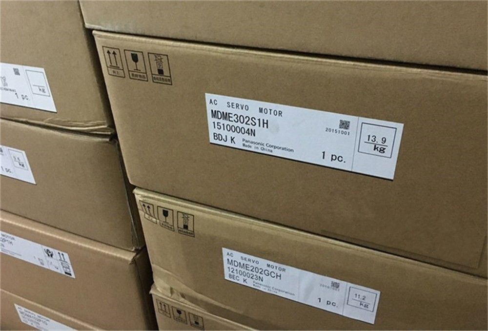 Original New PANASONIC AC Servo Motor MDME302S1H in box Original New PANASONIC AC Servo Motor MDME302S1H in box